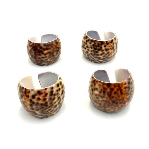 Tiger Cowrie Seash Napkin Rings Holders Set of 4 Ocean Nautical Coastal - Picture 1 of 3